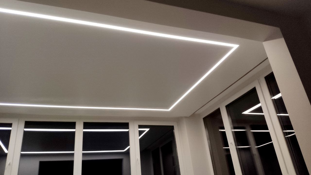 Световые линии и DoubleVision (потолок с полным засветом) ЖК Никольский